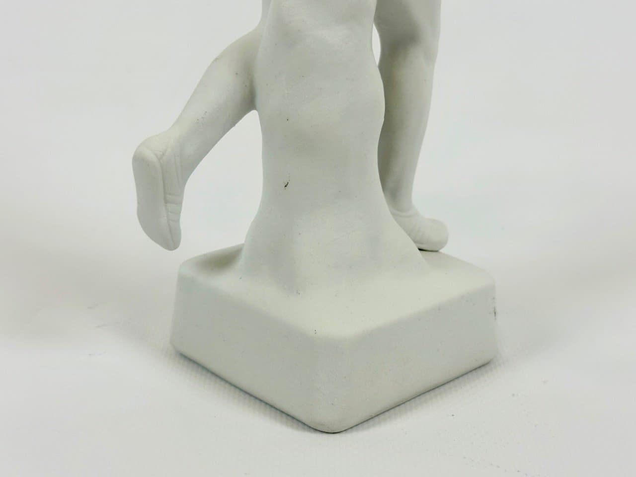 Figurka Biegacza z Pochodnią, Art Deco Berlin Olympic Games, porcelana biała biskwitowa, Niemcy, lata 30. - 153390