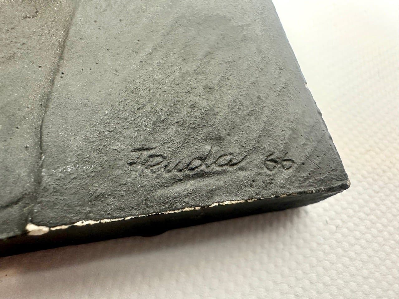 Płaskorzeźba ścienna, szary, gips, Czechosłowacja, lata 60. - 153487