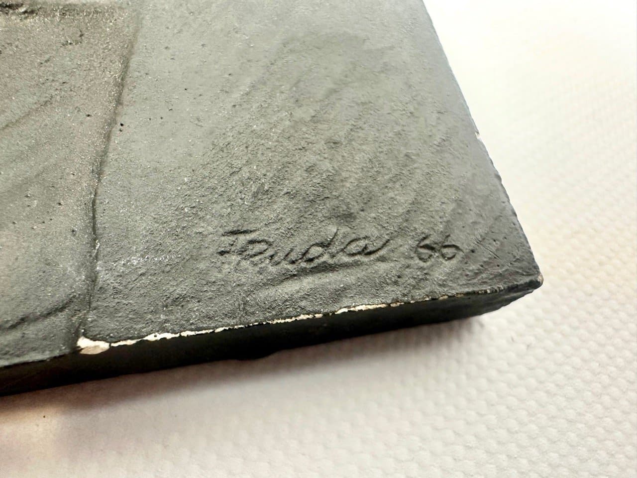 Płaskorzeźba ścienna, szary, gips, Czechosłowacja, lata 60. - 153488