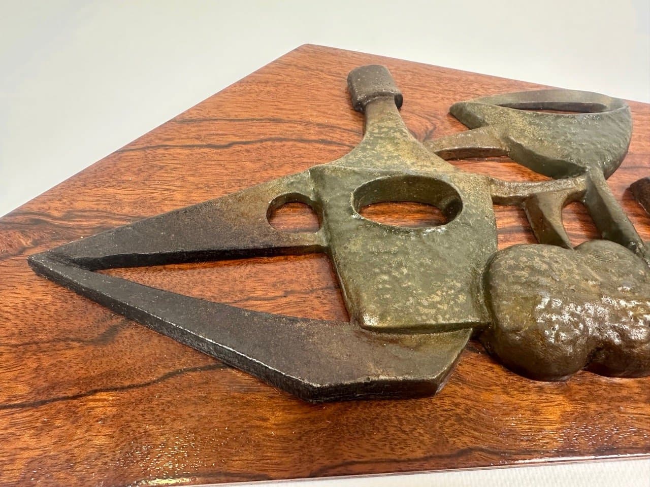 Relief ścienny, orzech ciemny, aluminium, Czechosłowacja, lata 50. - 153501