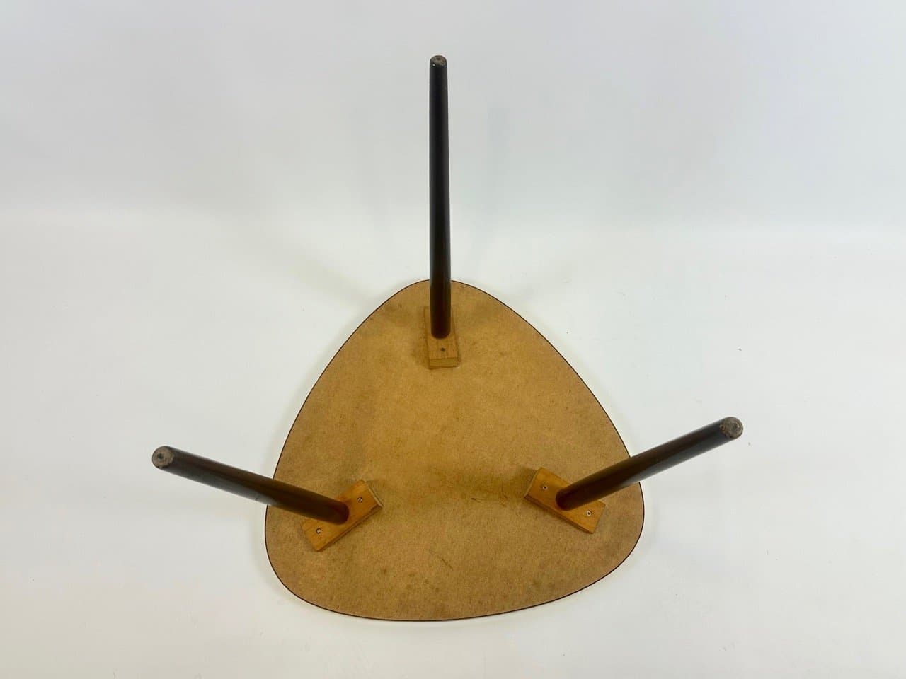 Stolik boczny trójnóg, multikolor, laminat, buk, Niemcy, lata 60. - 153596