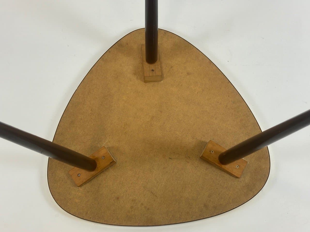 Stolik boczny trójnóg, multikolor, laminat, buk, Niemcy, lata 60. - 153595