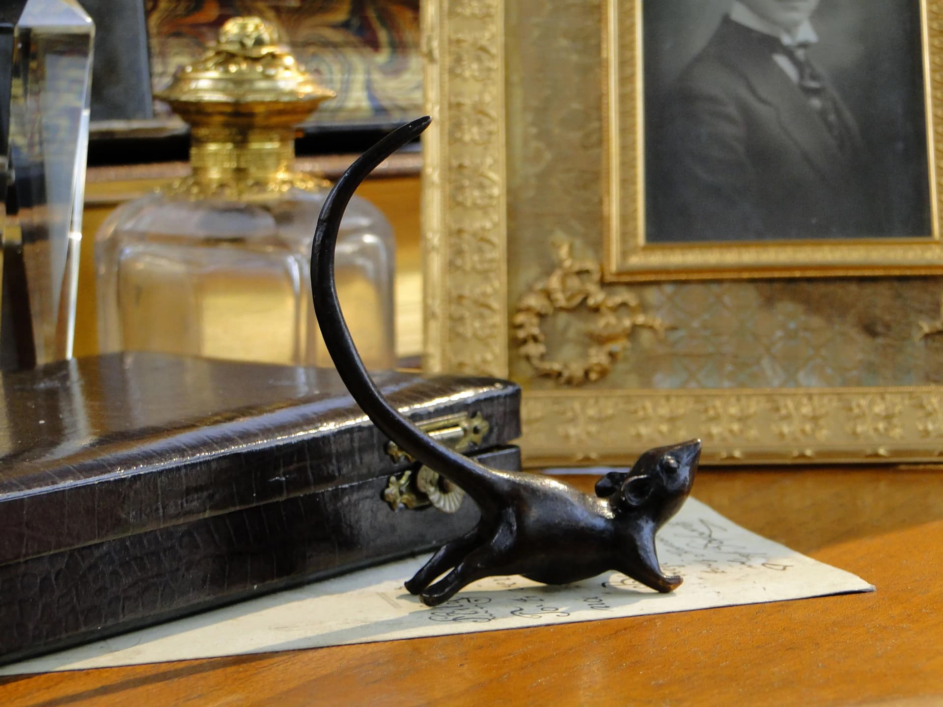 Rzeźba gabinetowa, mysz, brąz ciemny, stop miedzi i brązu, Daleki Wschód, XXI w. - 9426