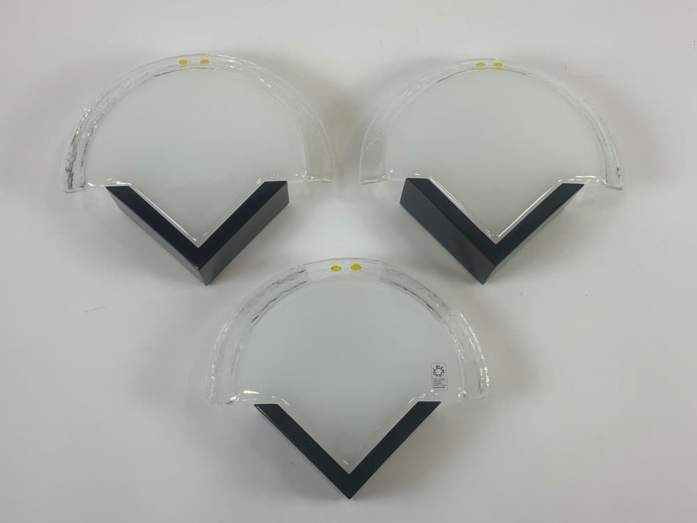 zestaw trzech kinkietów, szkło murano multikolor, metal czarny, Leucos, Włochy, lata 80. - 153995