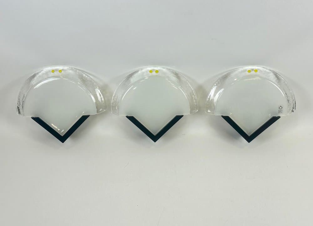 zestaw trzech kinkietów, szkło murano multikolor, metal czarny, Leucos, Włochy, lata 80. - 153999