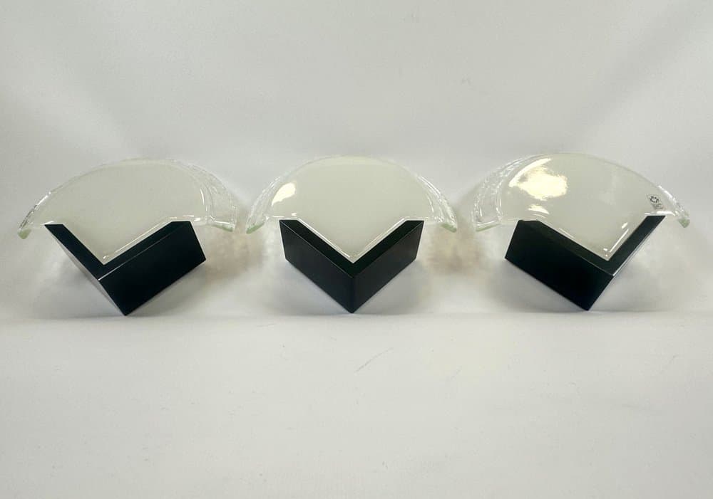 zestaw trzech kinkietów, szkło murano multikolor, metal czarny, Leucos, Włochy, lata 80. - 153998