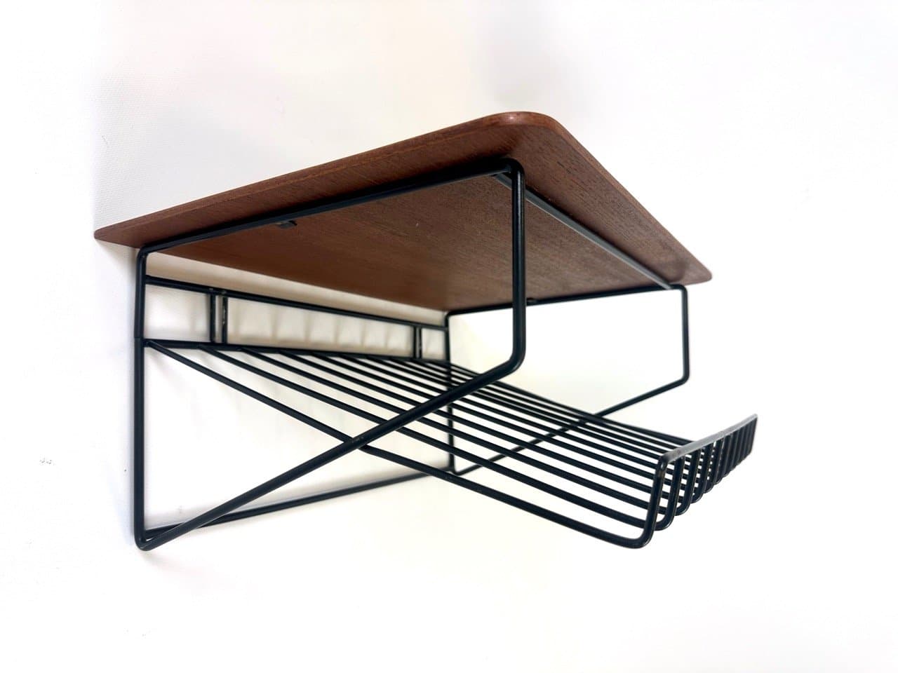 Półka wisząca, teak brązowy, stal czarna, Szwecja, lata 60. - 154274