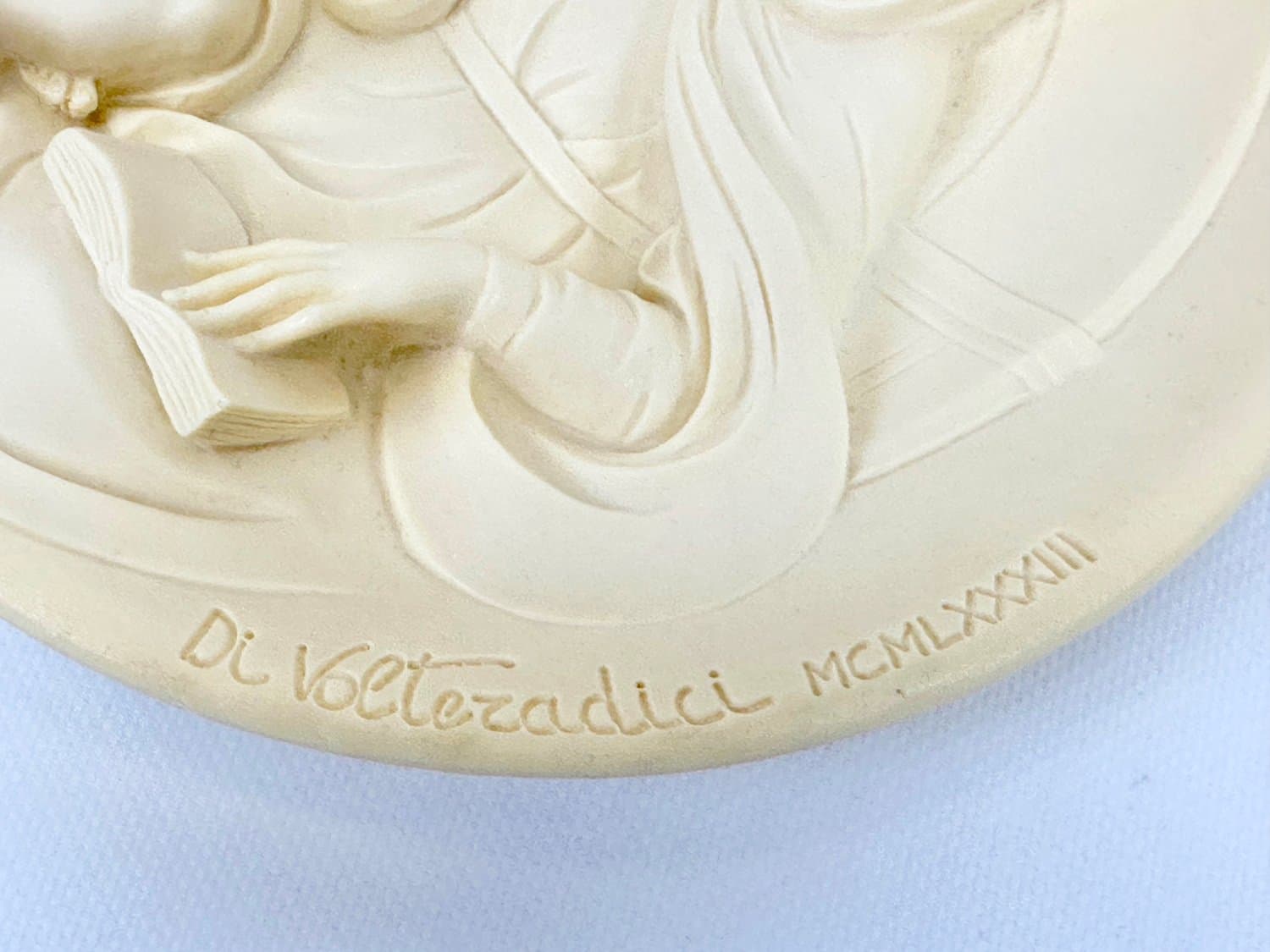 Patera ścienna, alabaster kość słoniowa, proj. A. Santangela, Włochy, lata 70. - 154451