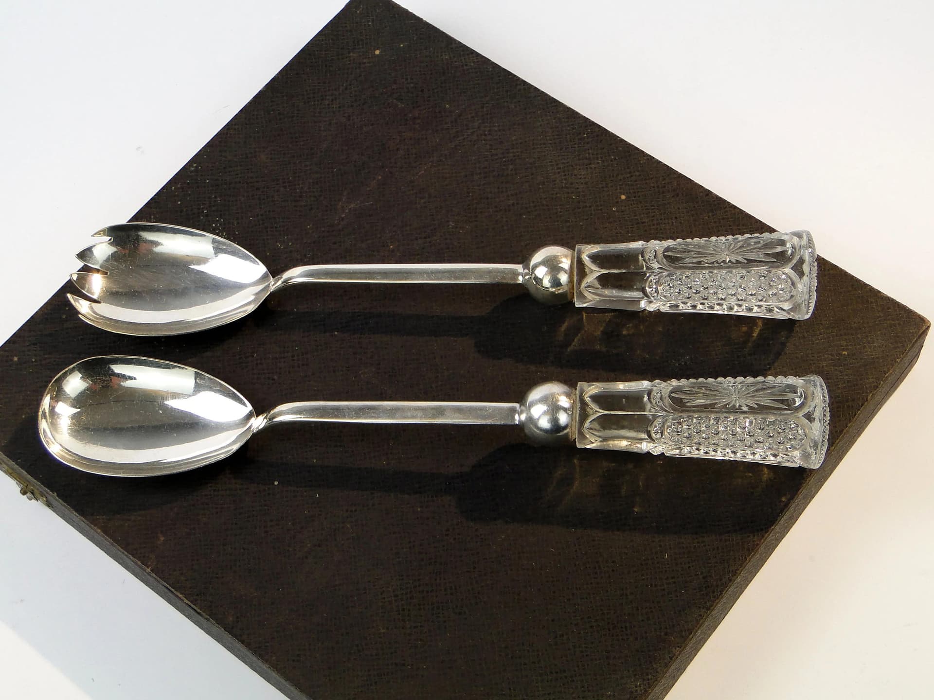 Salad servers, transparent crystal, silver-plated brass, United Kingdom, 1940s. - 9496
