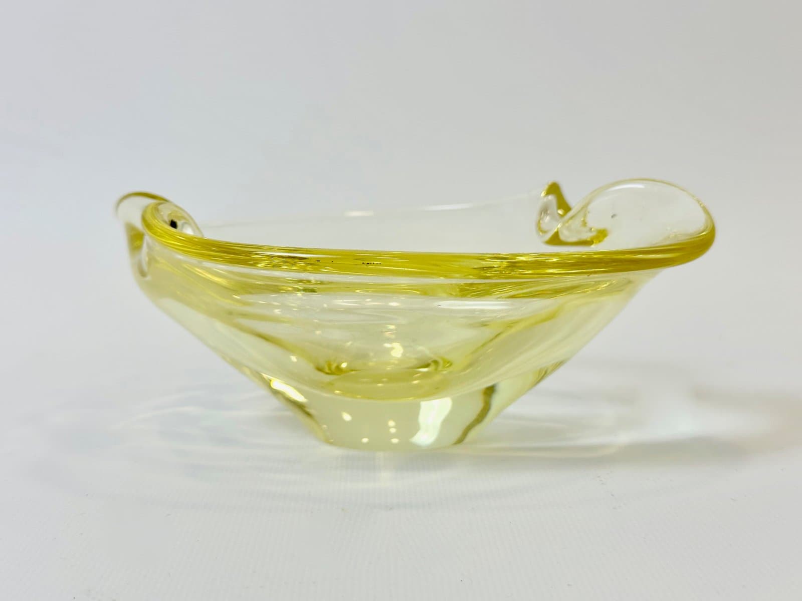 Popielniczka, żółty, szkło, proj. M. Klinger, Czechosłowacja, lata 60. - 155037