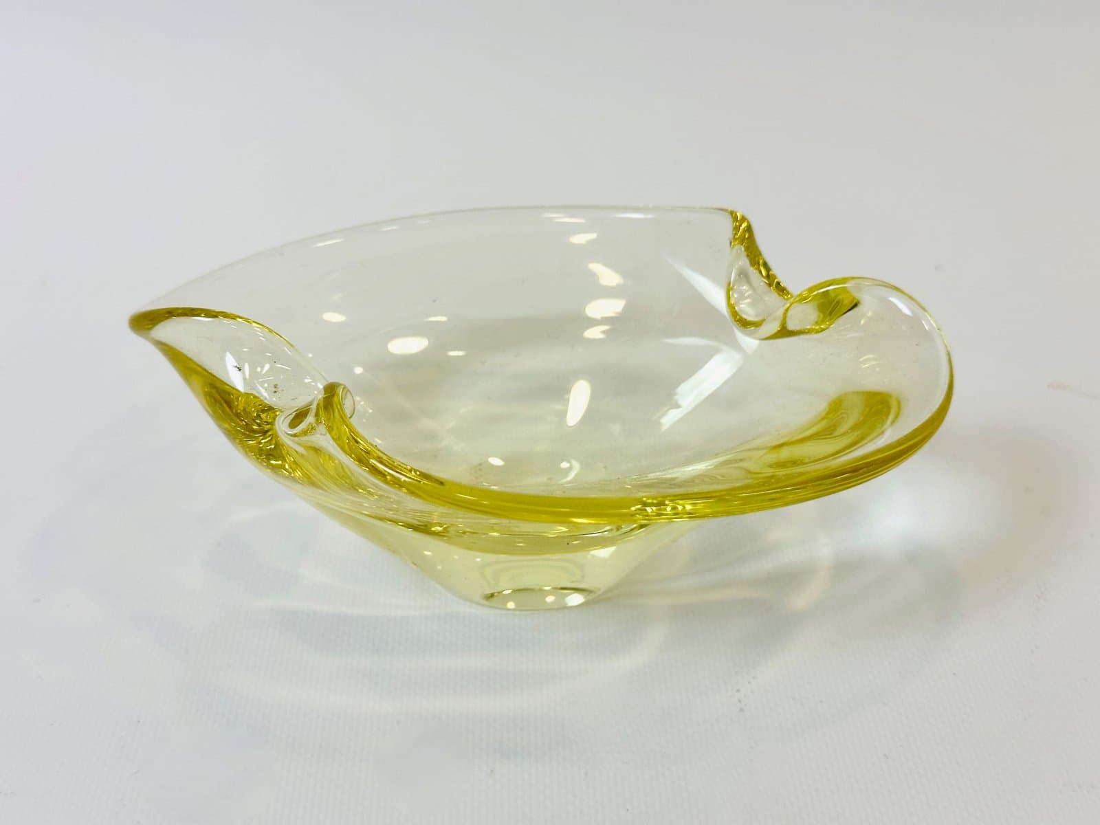 Popielniczka, żółty, szkło, proj. M. Klinger, Czechosłowacja, lata 60. - 155031