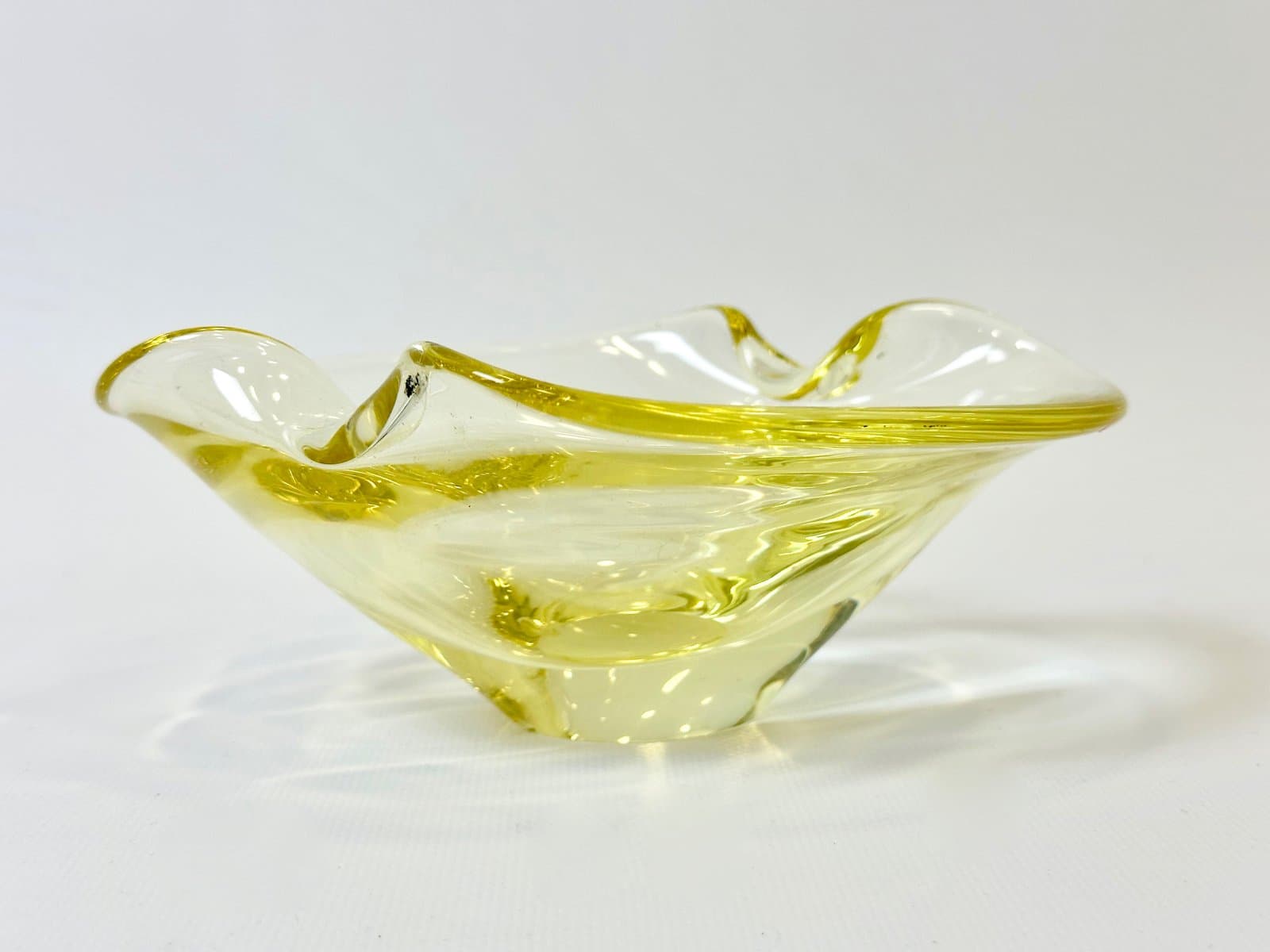 Popielniczka, żółty, szkło, proj. M. Klinger, Czechosłowacja, lata 60. - 155036