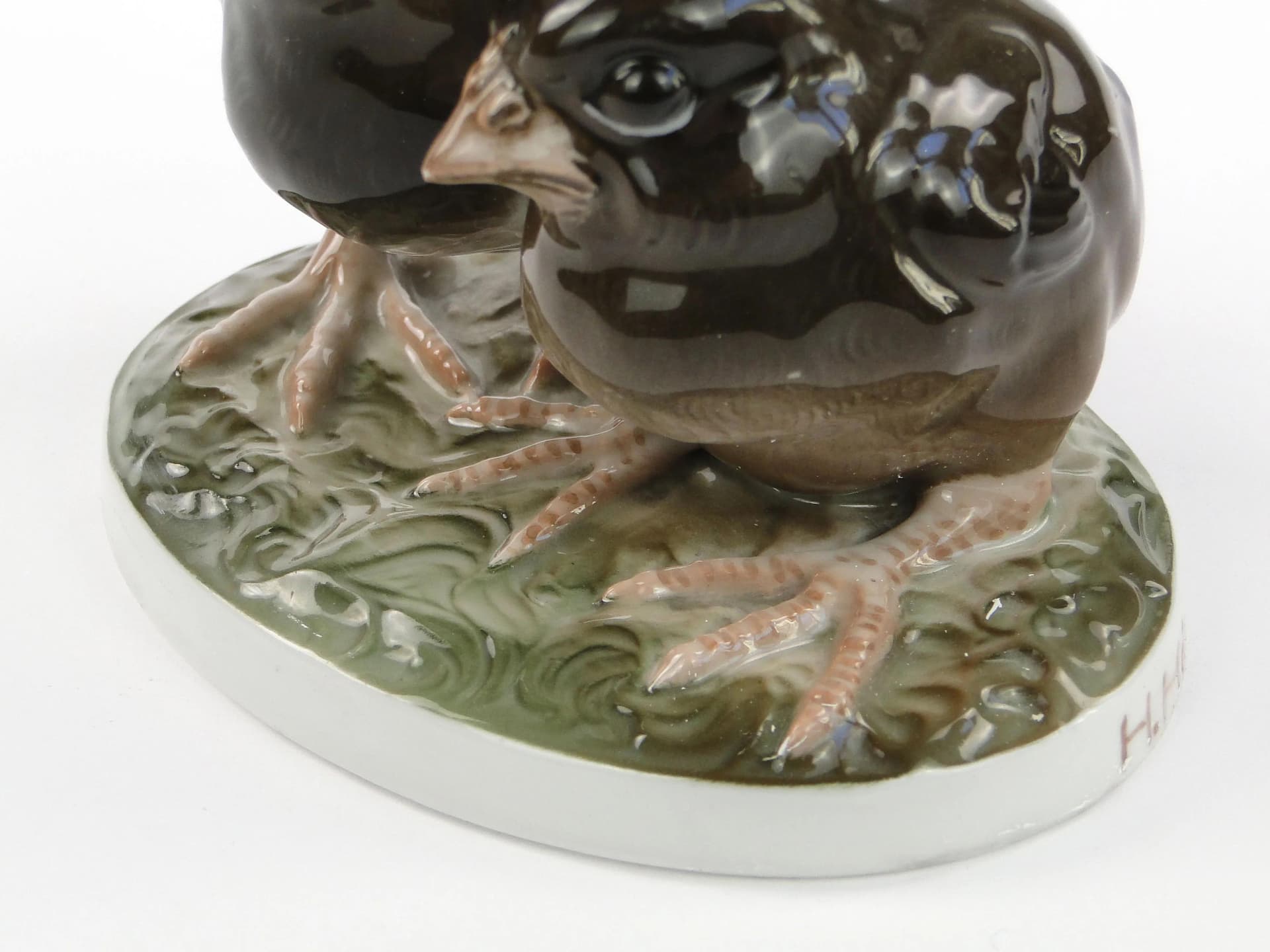 Pair of quail figurines, dark brown porcelain, by H. Himmelstoss, Rosenthal, Germany, early 20th c. - 9601