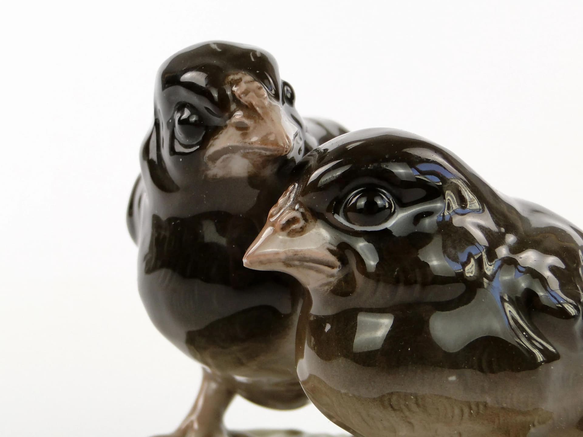 Pair of quail figurines, dark brown porcelain, by H. Himmelstoss, Rosenthal, Germany, early 20th c. - 9600