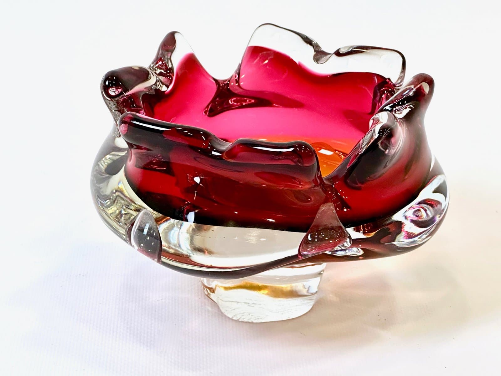 Popielniczka, czerwony, szkło, proj. J. Hospodka, Czechy, lata 60. - 155135