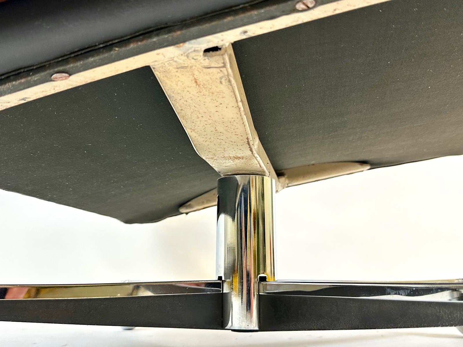 Fotel obrotowy, skóra czarna, buk, stal, Niemcy, lata 70. - 155156