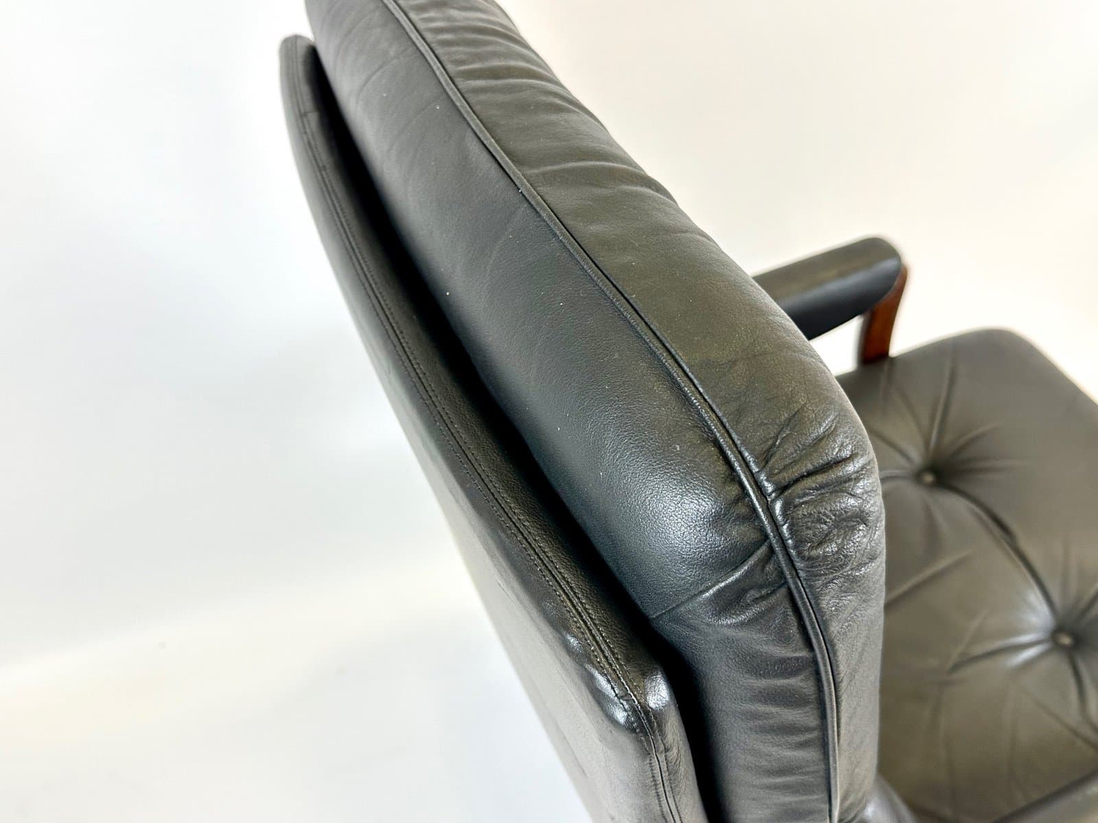 Fotel obrotowy, skóra czarna, buk, stal, Niemcy, lata 70. - 155154