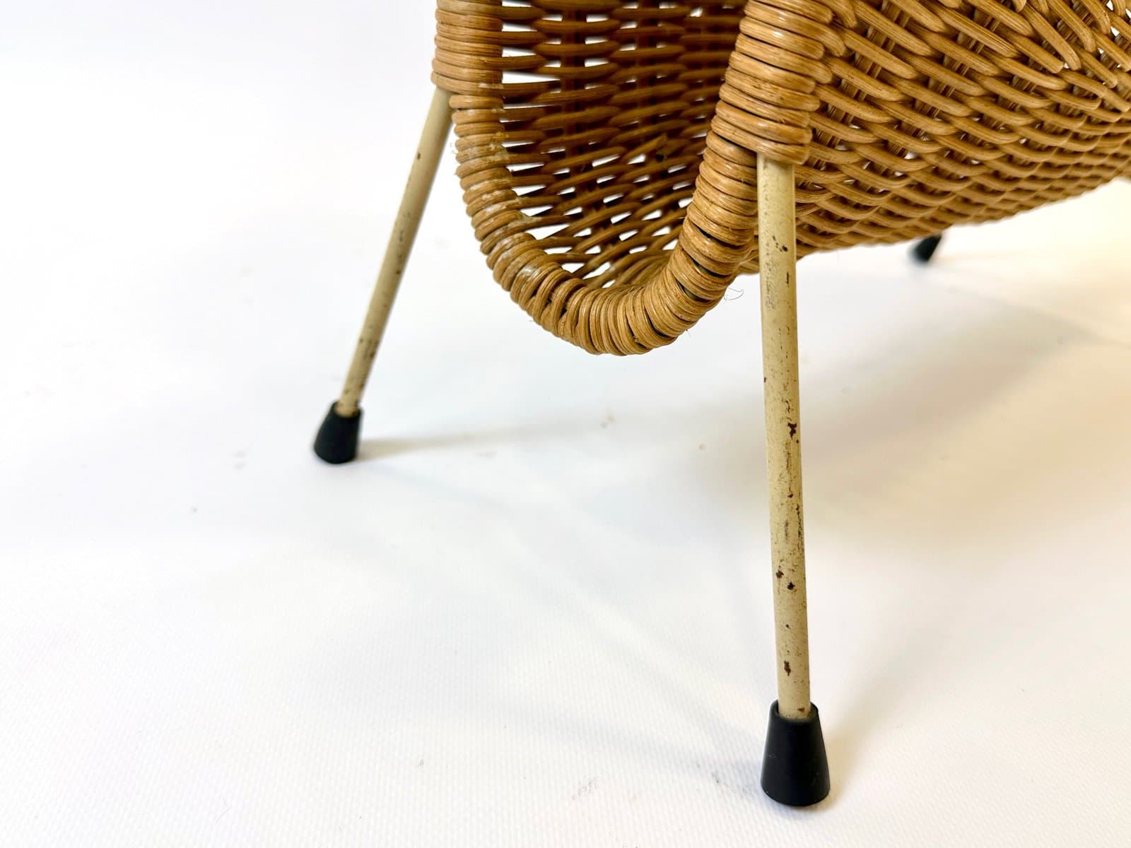 Stojak na gazety, beżowy, wiklina, stal, Niemcy, lata 60. - 155171