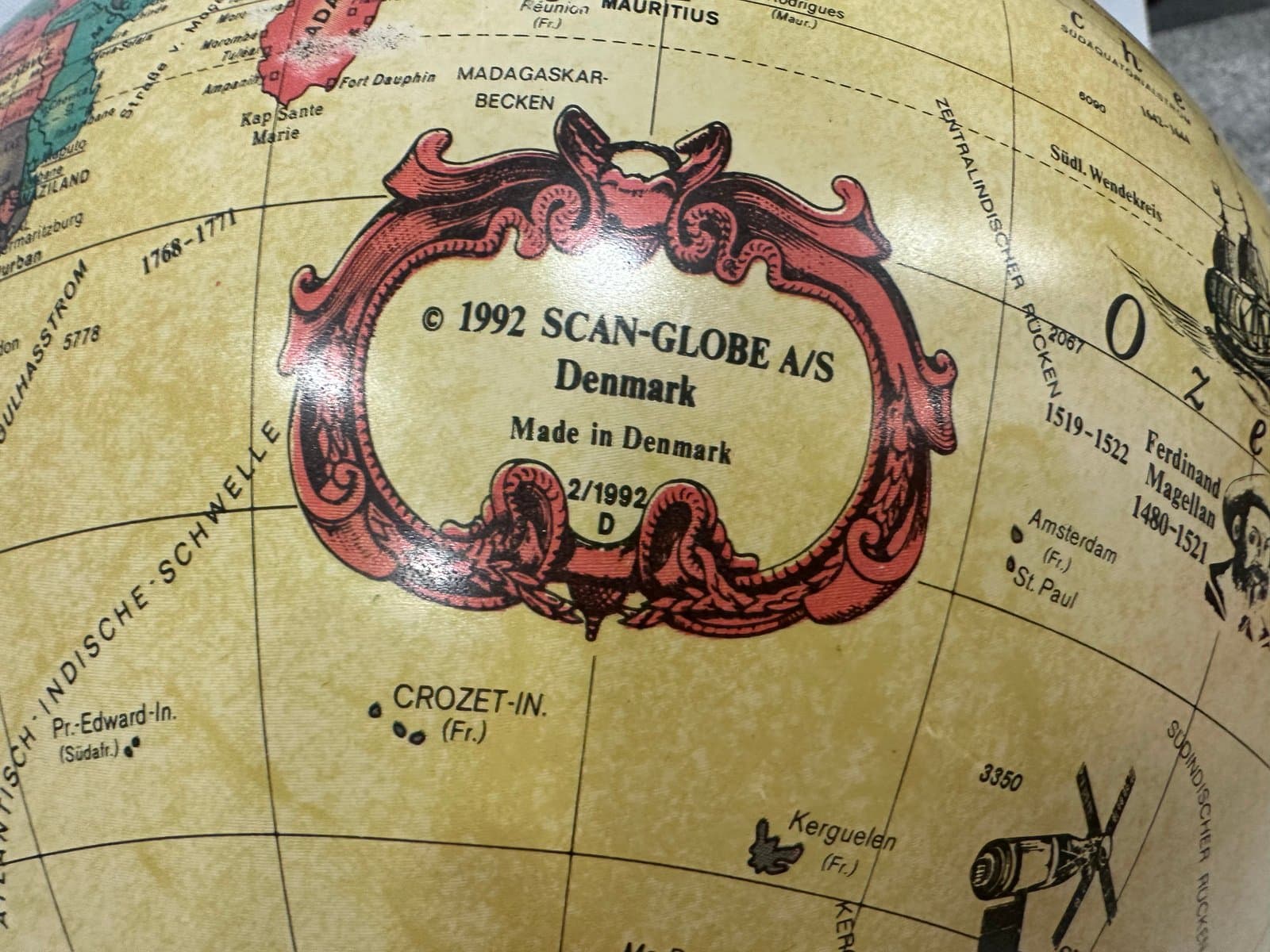 Globus podświetlany, beżowy, metal, plastik, teak, Dania, lata 90. - 155298