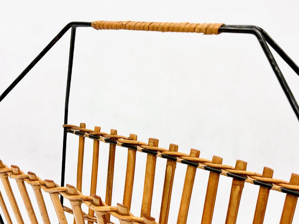 Stojak na gazety, bambus jasnobrązowy, stal czarna, lata 60. - 155329