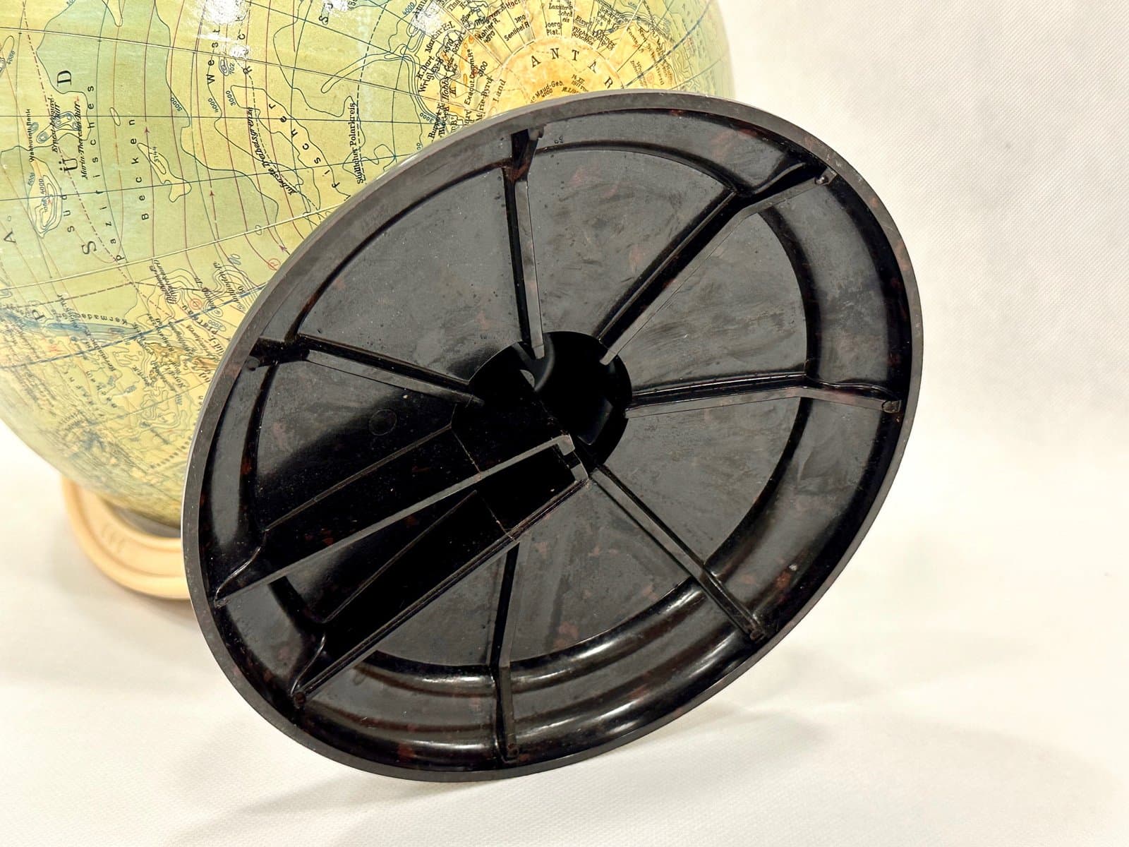 Globus Art déco, zielony, bakelit, Niemcy, lata 40. - 155446