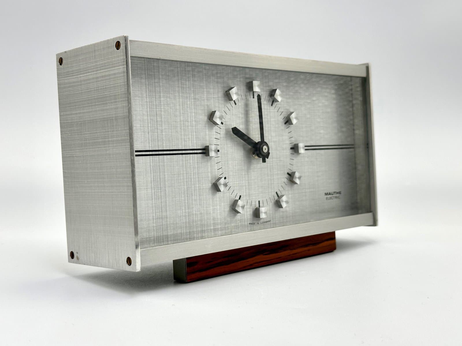 Zegar biurkowy, srebrny, aluminium, Niemcy, lata 50. - 155651