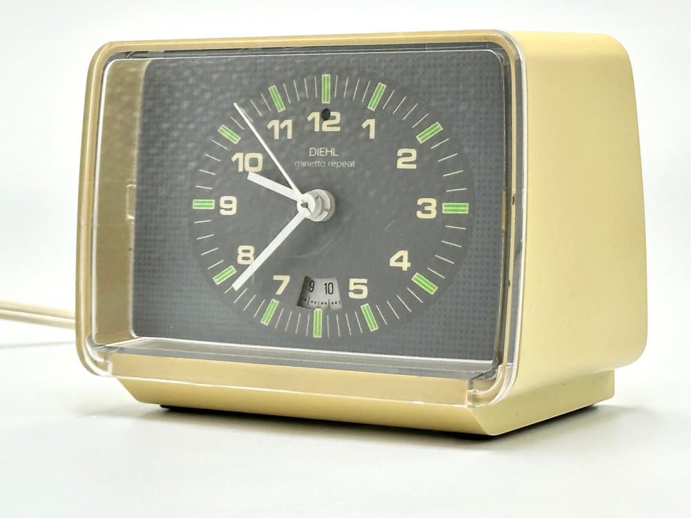 Zegar stołowy Minetto Repeat, plastik kość słoniowa, Niemcy, lata 80. - 155771