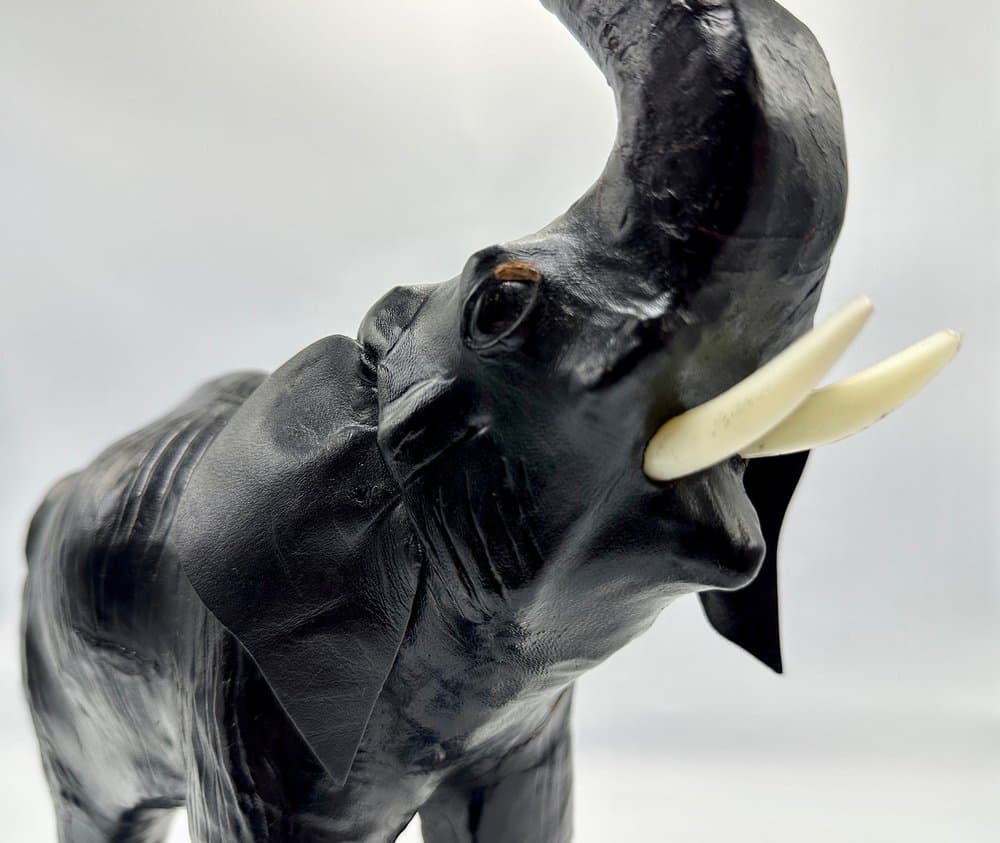 Komplet figur słoni, czarny, skóra naturalna, lata 60. - 156357