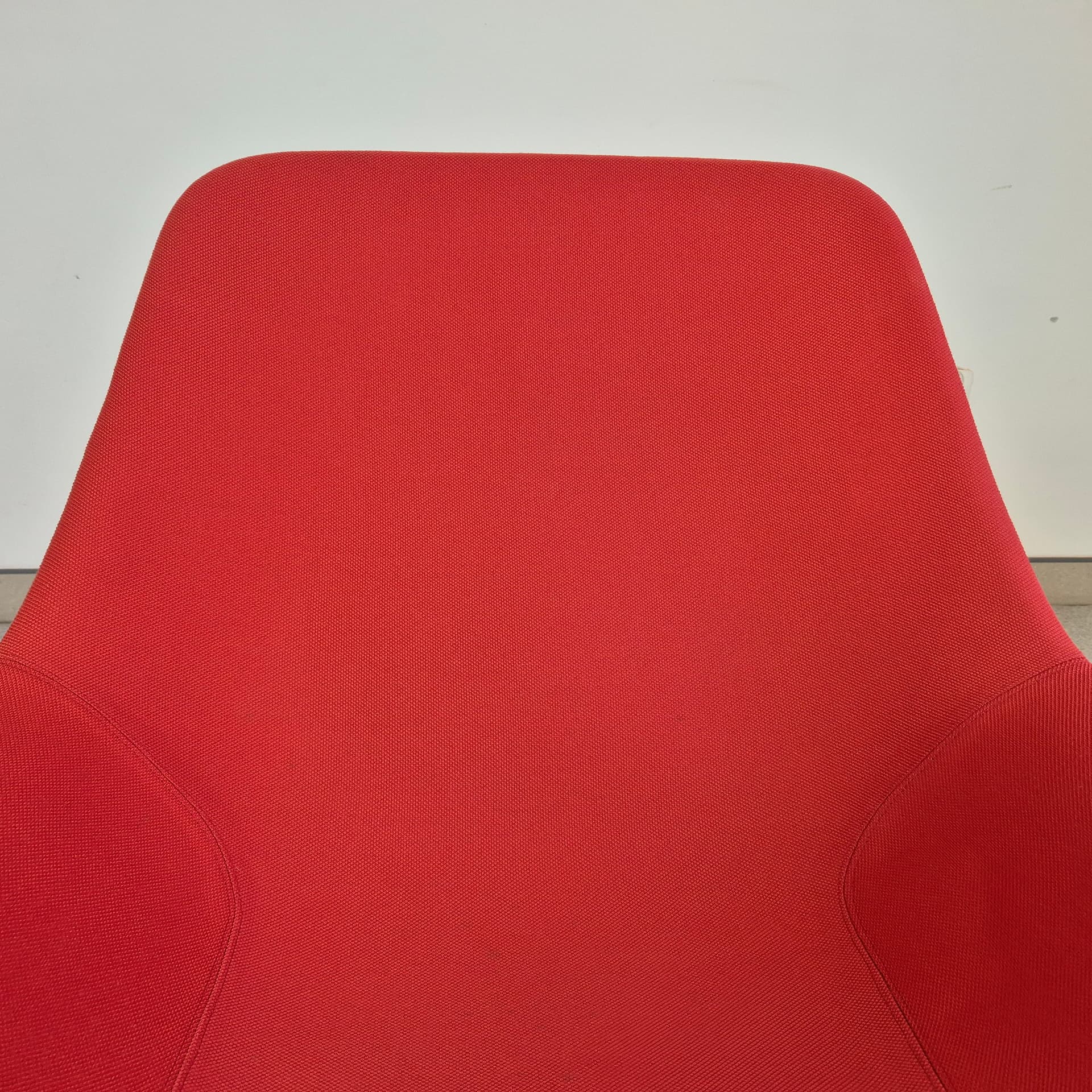 Swivel armchair Oyster, red, by M. Sodeau, Offecct, Sweden, 21st c. - 142665