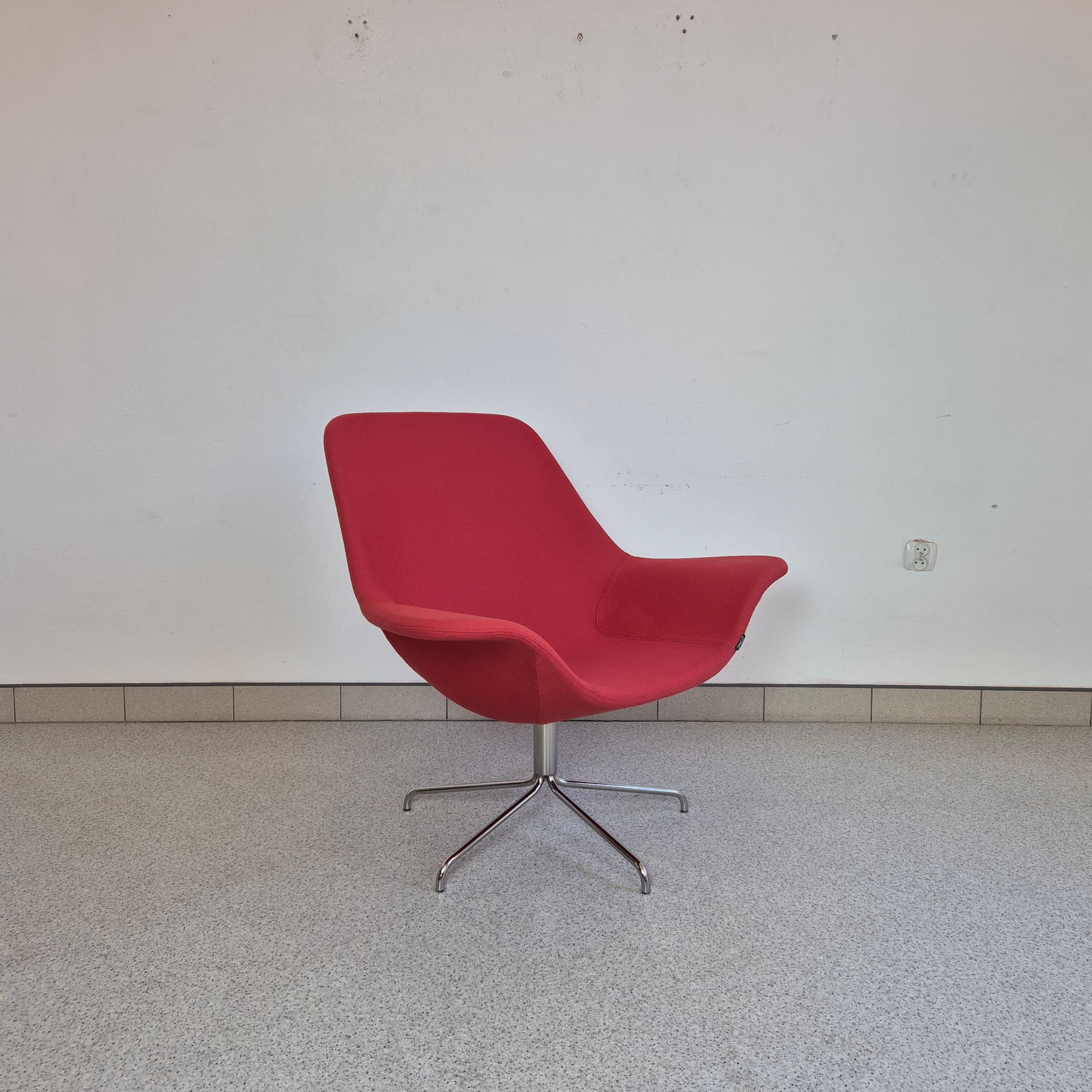 Swivel armchair Oyster, red, by M. Sodeau, Offecct, Sweden, 21st c. - 142657