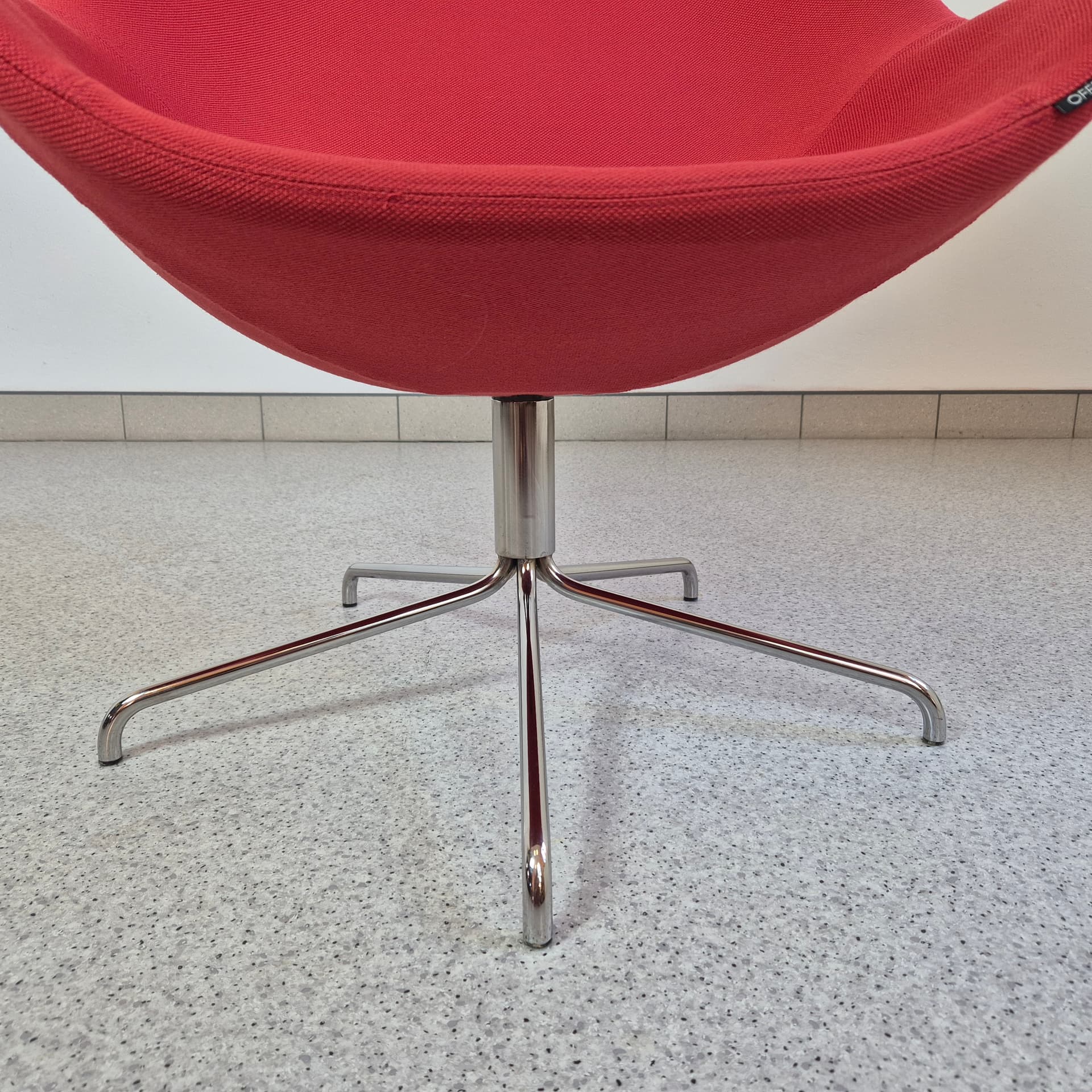 Swivel armchair Oyster, red, by M. Sodeau, Offecct, Sweden, 21st c. - 142662