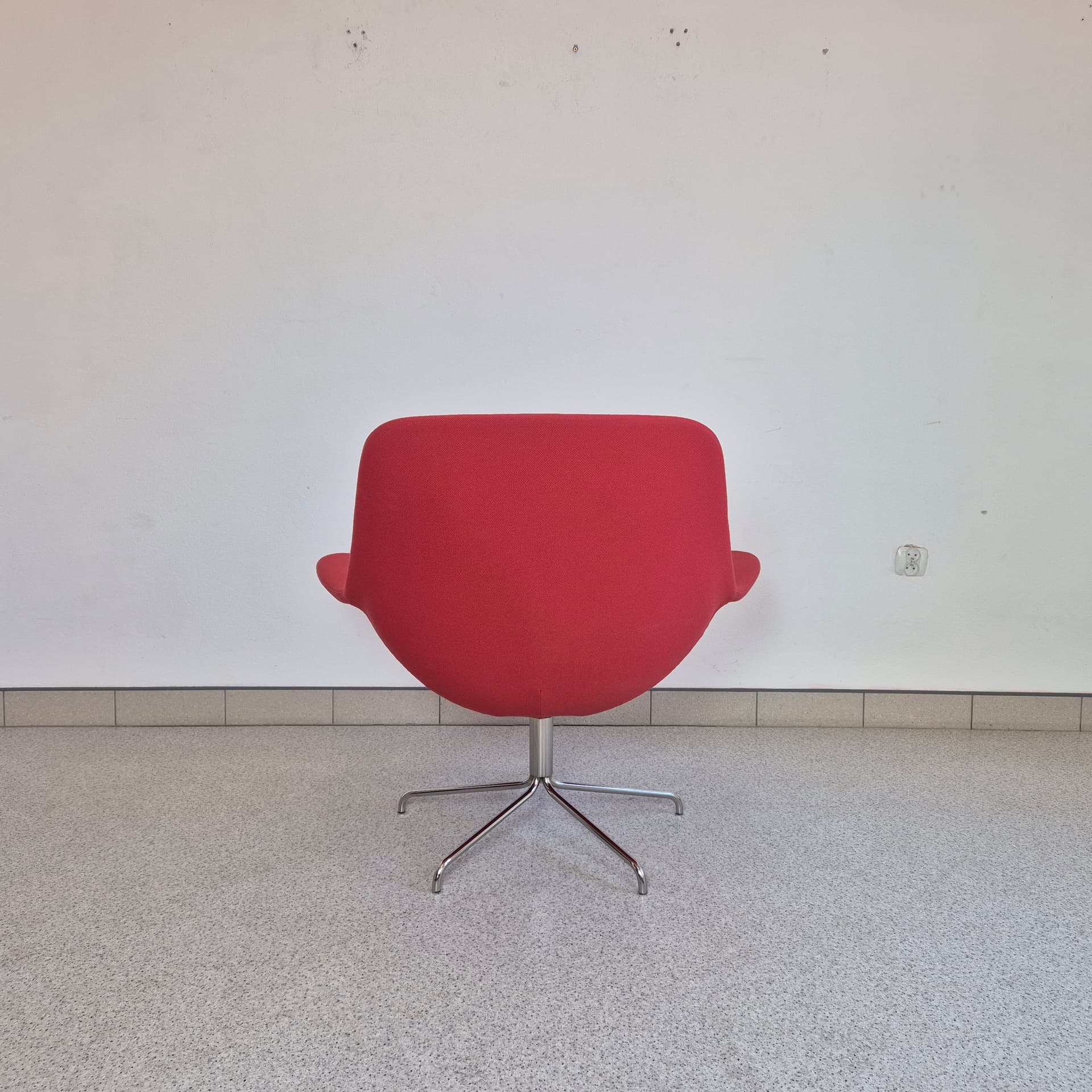 Swivel armchair Oyster, red, by M. Sodeau, Offecct, Sweden, 21st c. - 142660