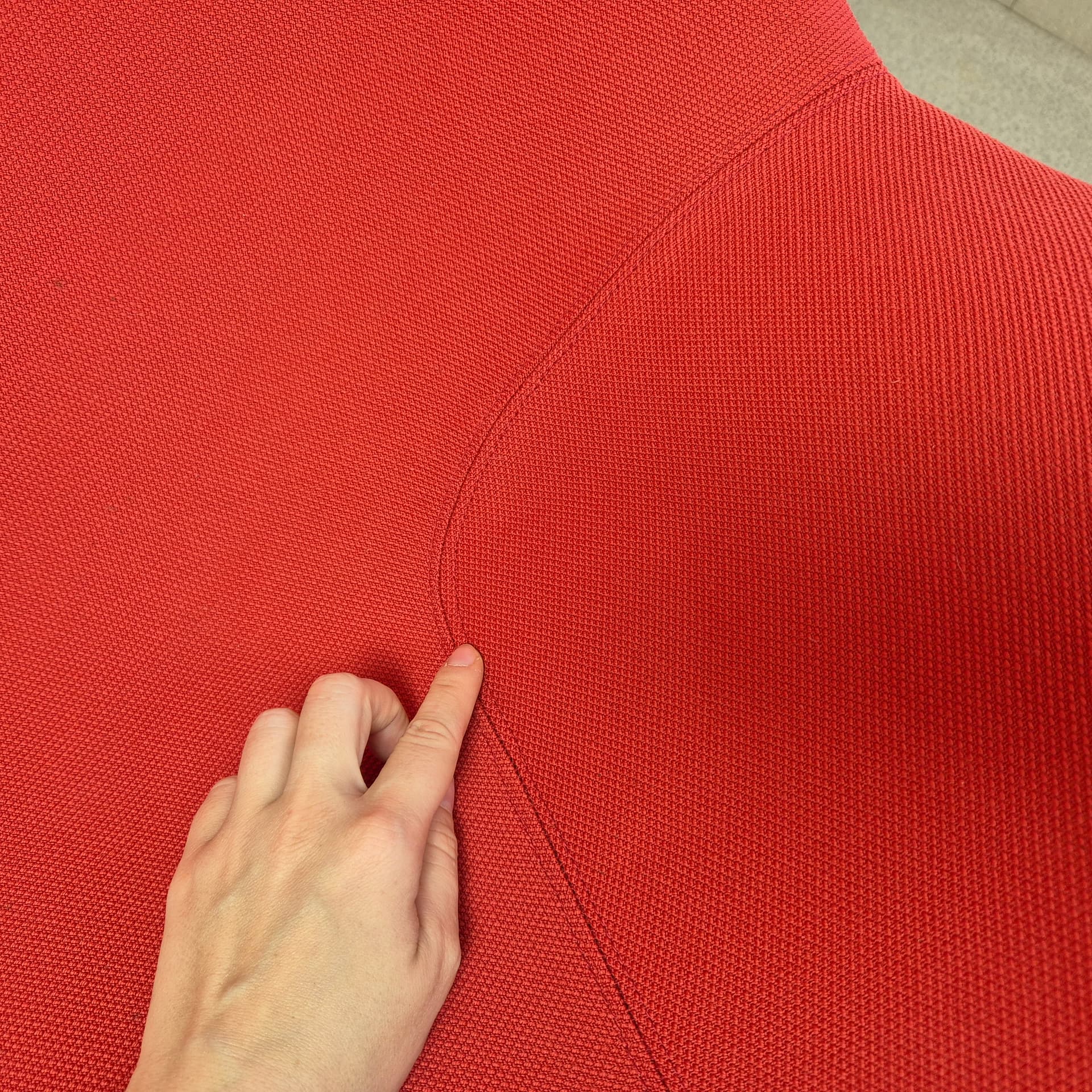 Swivel armchair Oyster, red, by M. Sodeau, Offecct, Sweden, 21st c. - 142664