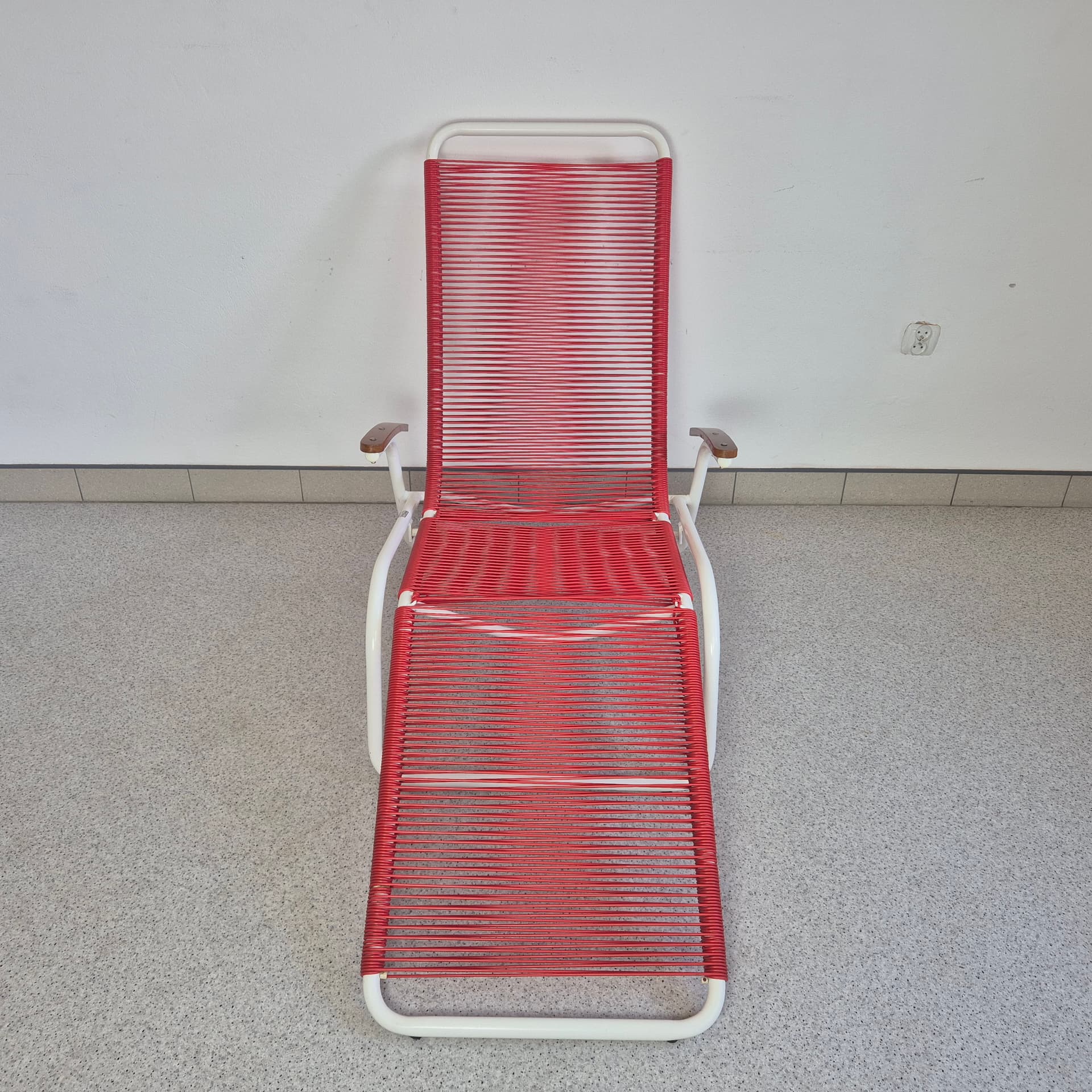 Sun lounger Spaghetti, white steel, red plastic, Germany, 1960s. - 142736