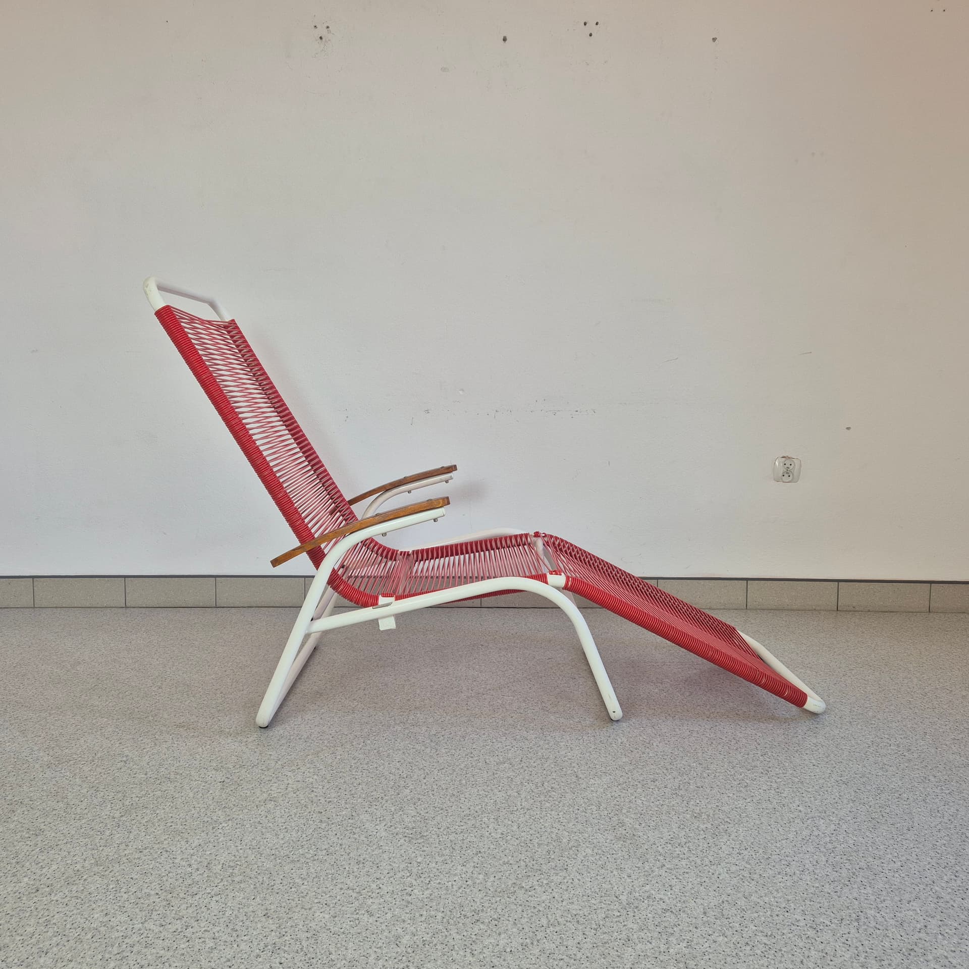 Sun lounger Spaghetti, white steel, red plastic, Germany, 1960s. - 142729