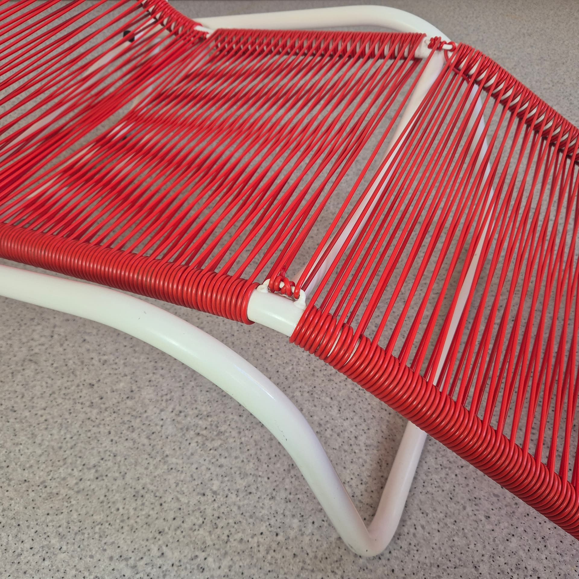 Sun lounger Spaghetti, white steel, red plastic, Germany, 1960s. - 142737
