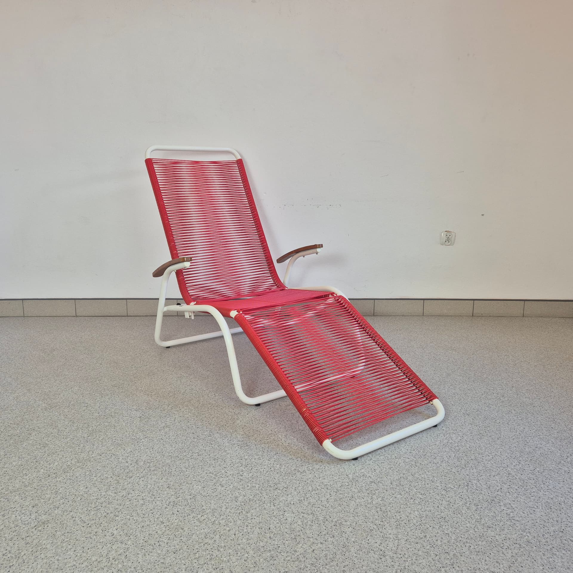 Sun lounger Spaghetti, white steel, red plastic, Germany, 1960s. - 142728