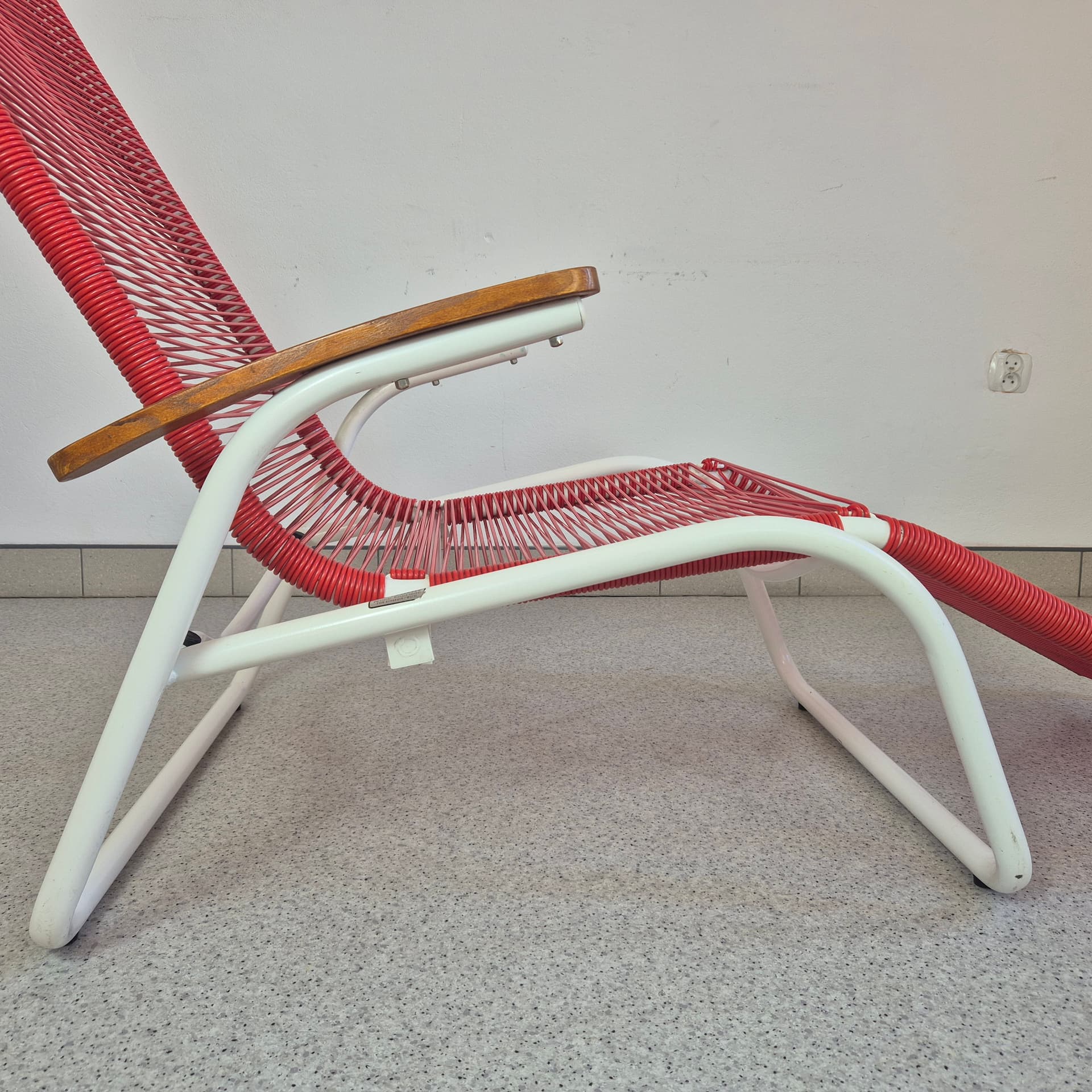 Sun lounger Spaghetti, white steel, red plastic, Germany, 1960s. - 142734