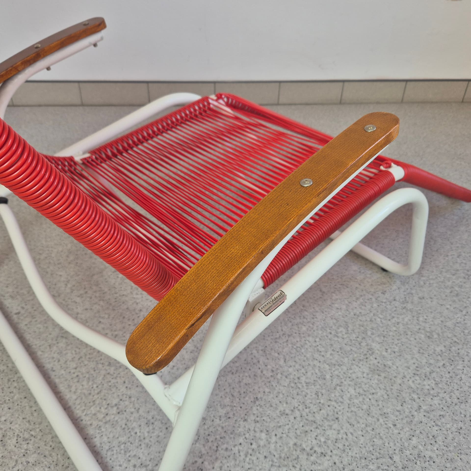 Sun lounger Spaghetti, white steel, red plastic, Germany, 1960s. - 142733