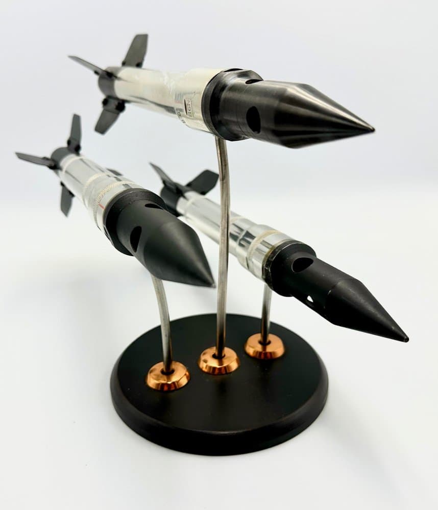 Statuetka Triple Rocket, czarny, stal srebrna, Polska, lata 70. - 156748