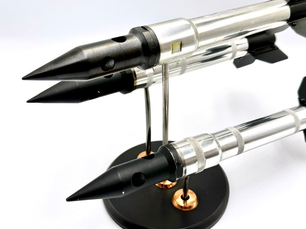 Statuetka Triple Rocket, czarny, stal srebrna, Polska, lata 70. - 156751