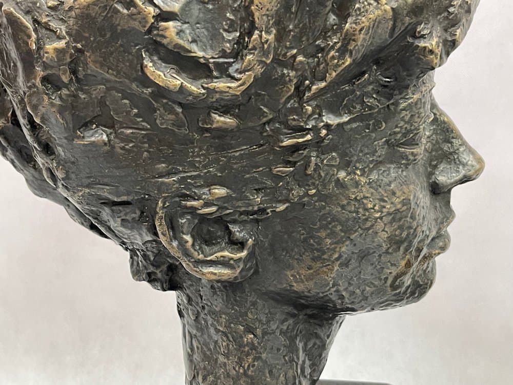 Komplet rzeźb Popiersie Pani M. S., brąz brązowy, gips biały, dąb czarny, art. J. Galica, Polska, lata 60. - 156818