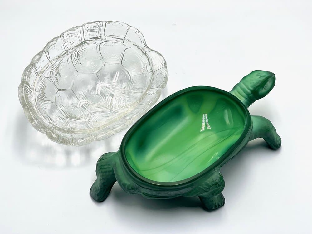 Pojemnik dekoracyjny Żółw, szkło zielone i transparentne, proj. C. Schlevogt, Czechy, lata 60. - 156879