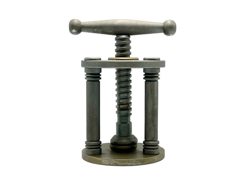 Dziadek do orzechów, szary, mosiądz żeliwo, Polska, lata 50.