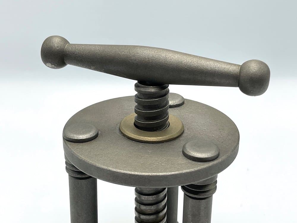 Dziadek do orzechów, szary, mosiądz żeliwo, Polska, lata 50. - 156957