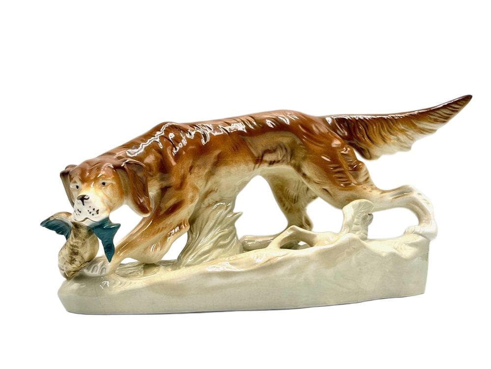 Figurka pies myśliwski z kaczką, multikolor, porcelana, Royal Dux Bohemia, Czechy, lata 40.