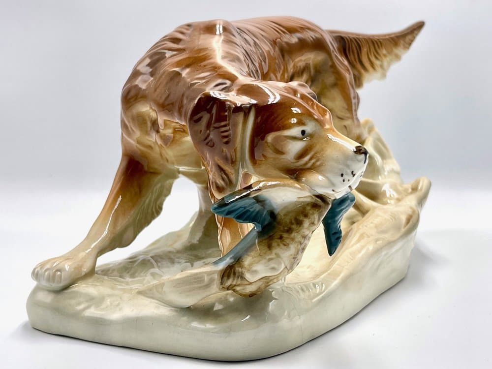 Figurka pies myśliwski z kaczką, multikolor, porcelana, Royal Dux Bohemia, Czechy, lata 40. - 156991