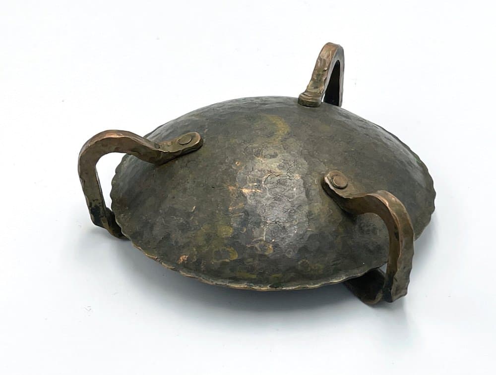 Popielniczka brutalistyczna, miedź młotkowana, lata 70. - 157240