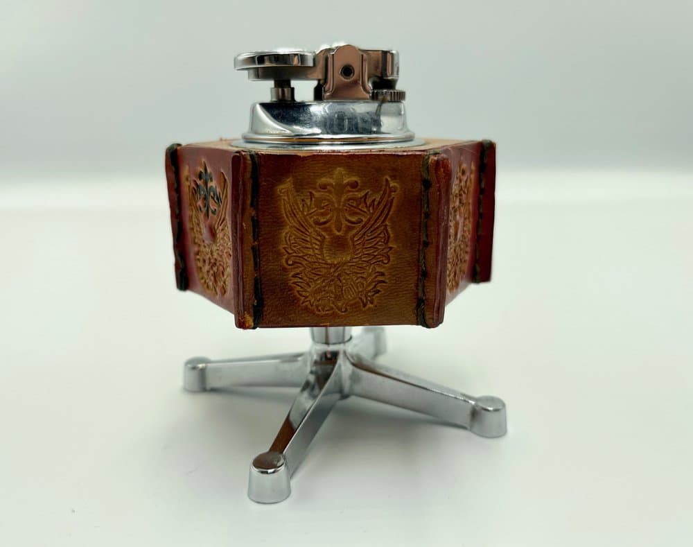 Zapalniczka stołowa, skóra naturalna brązowa, stal, Japonia, lata 60. - 157359