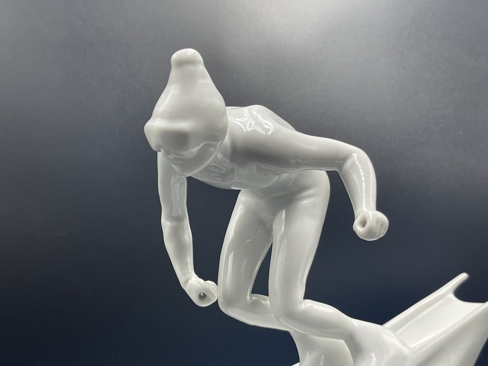 Figurka narciarz slalomowy, biały, porcelana, Royal Dux Bohemia, Czechy, lata 50. - 157415